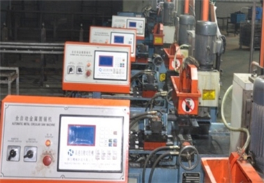 Automatic pipe cutting machine